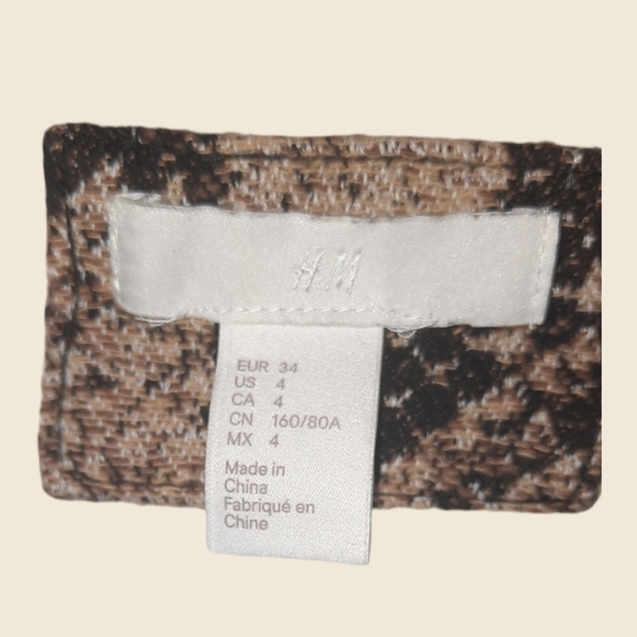 H&M CROPPED SNAKE PRINT BIKER JACKET SIZE  4 ๐ - Picture 4 of 4